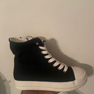 Y2k style zipper sneakers size 8 unisex